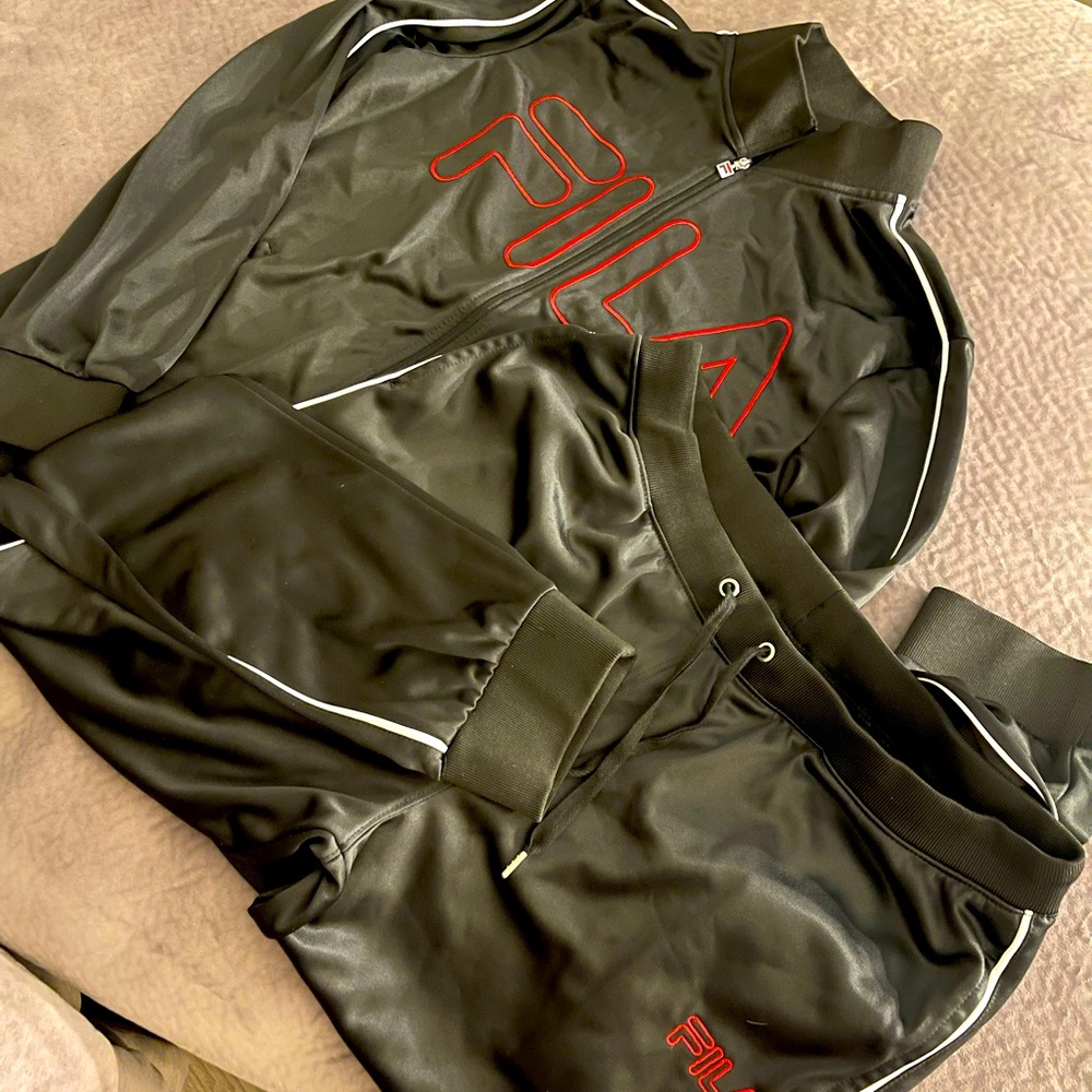 Women’s vantage fila track suit